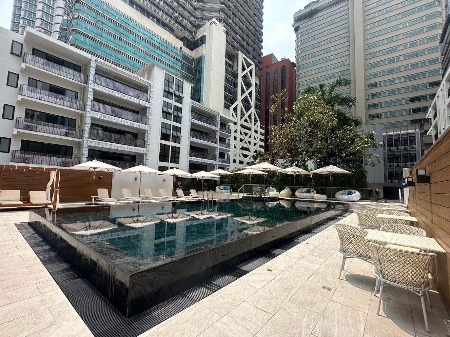 Floral Court Hotel & Residence Sukhumvit 13 Bangkok Exteriör bild